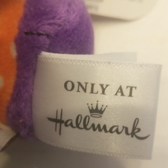 Hallmark Itty Bitty's Halloween Disney Minnie Mouse & Spider - Picture 5 of 10